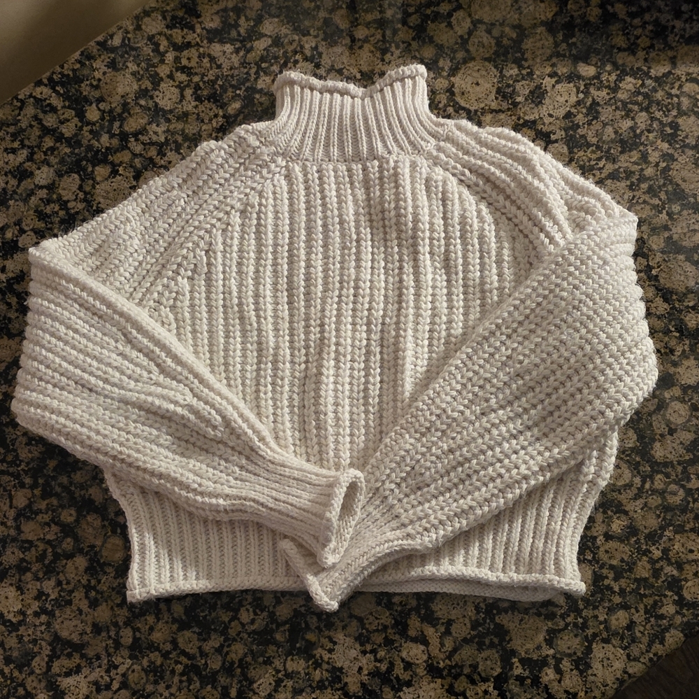 H&M, Like NEW! Cozy Cream Knit Sweater SZ S